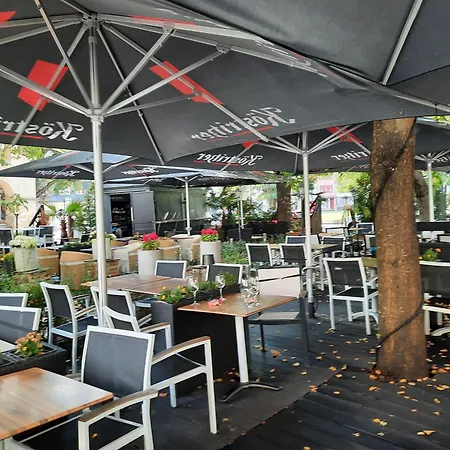 A7 J22 Michelangelo Netflix Fussgaengerzone * Eisenach