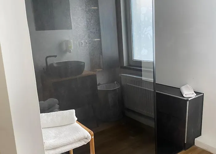 A7 J22 Michelangelo Netflix Fussgaengerzone