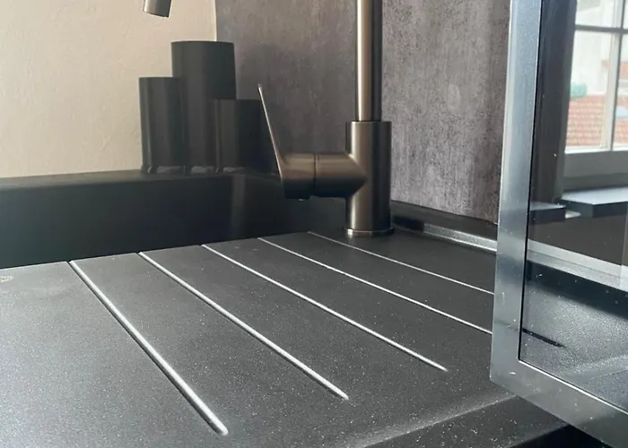 A7 J22 Michelangelo Netflix Fussgaengerzone